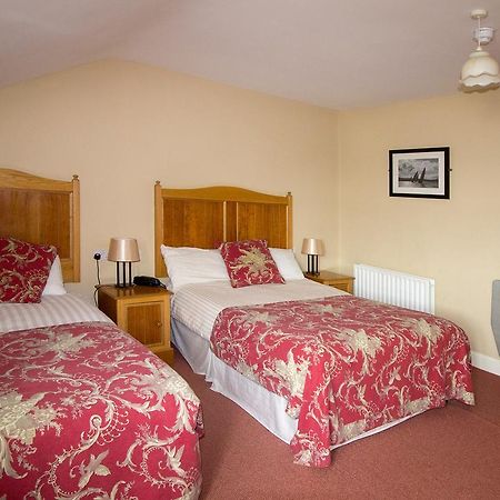 Ostan Oilean Acla Hotell Achill Sound Exteriör bild