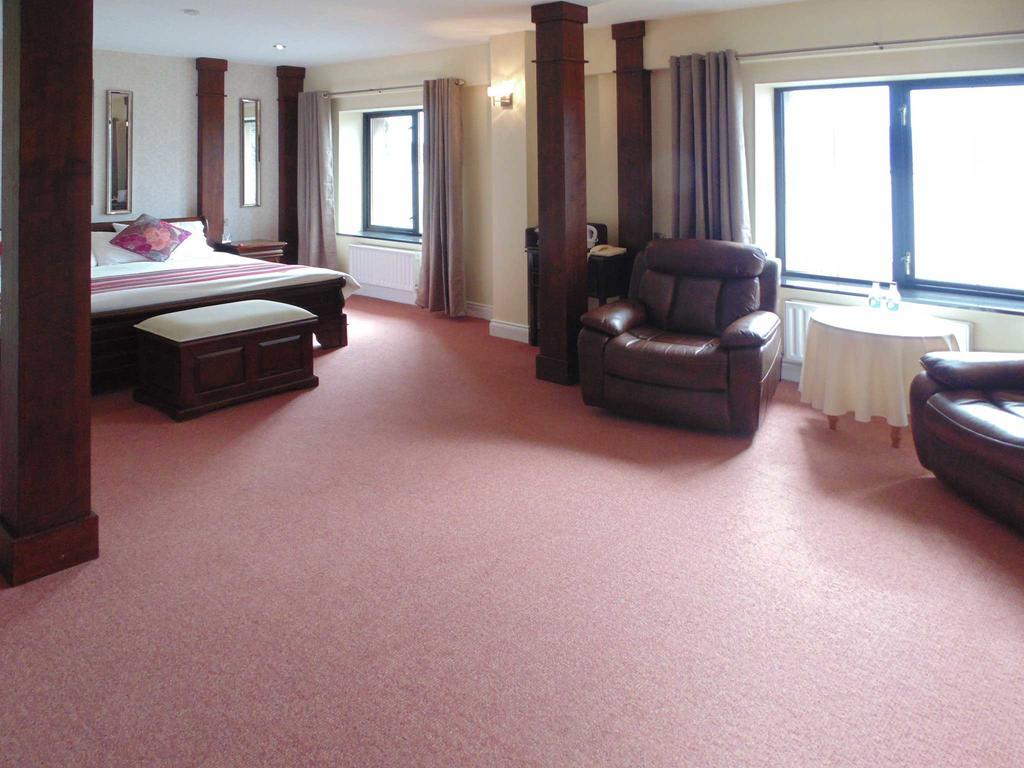 Ostan Oilean Acla Hotell Achill Sound Exteriör bild