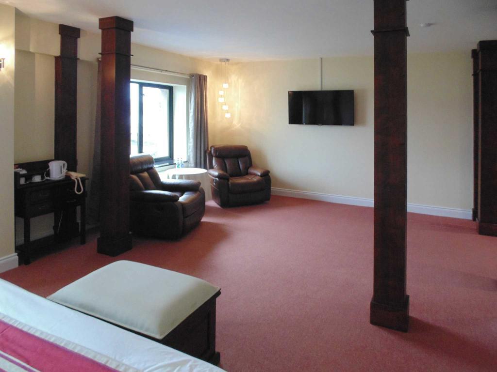 Ostan Oilean Acla Hotell Achill Sound Exteriör bild