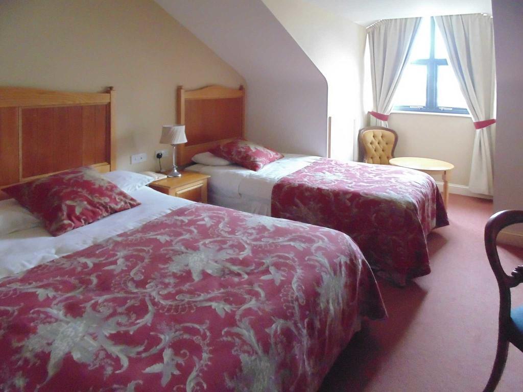 Ostan Oilean Acla Hotell Achill Sound Exteriör bild