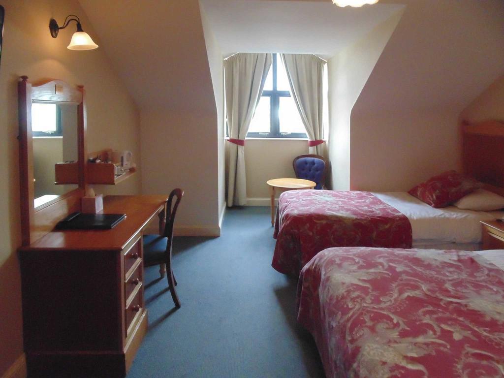 Ostan Oilean Acla Hotell Achill Sound Exteriör bild