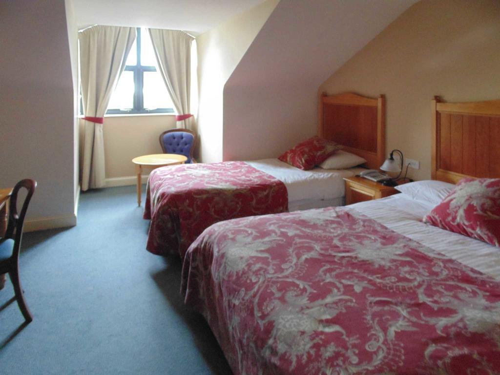Ostan Oilean Acla Hotell Achill Sound Exteriör bild