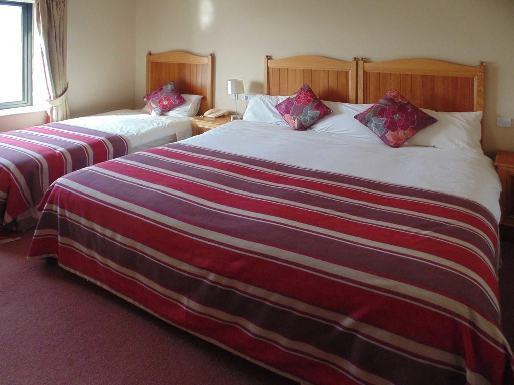 Ostan Oilean Acla Hotell Achill Sound Exteriör bild