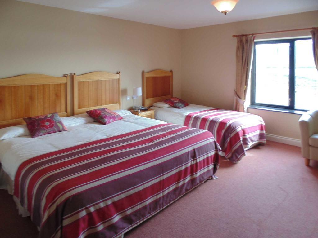 Ostan Oilean Acla Hotell Achill Sound Exteriör bild