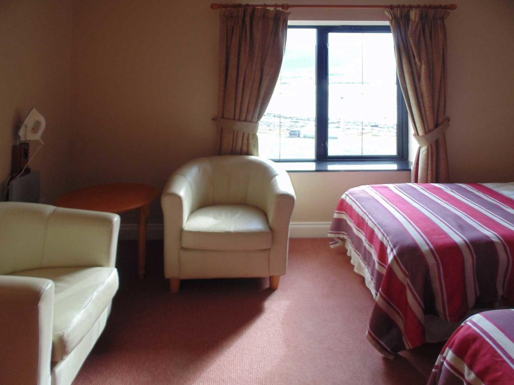 Ostan Oilean Acla Hotell Achill Sound Exteriör bild