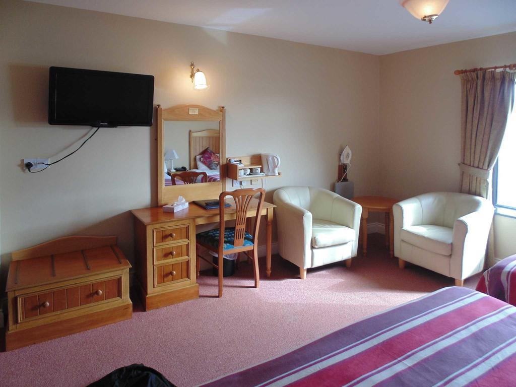 Ostan Oilean Acla Hotell Achill Sound Exteriör bild