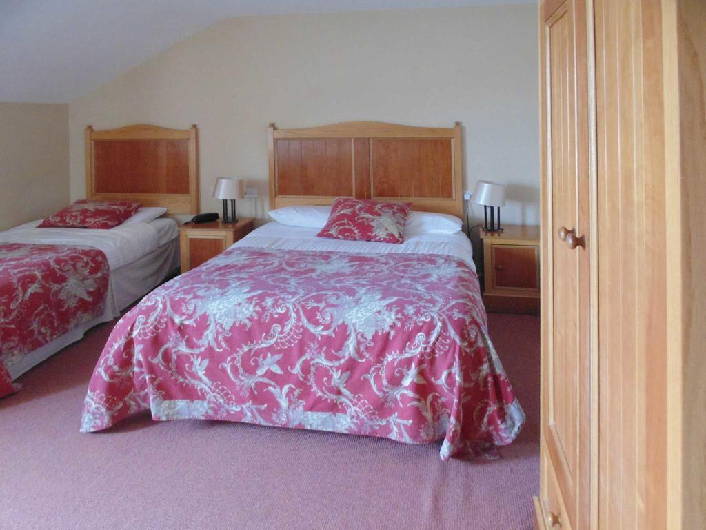 Ostan Oilean Acla Hotell Achill Sound Exteriör bild