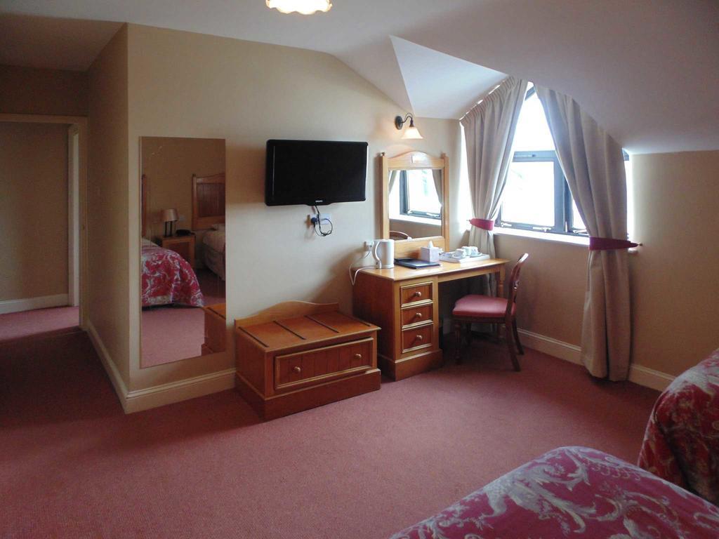 Ostan Oilean Acla Hotell Achill Sound Exteriör bild