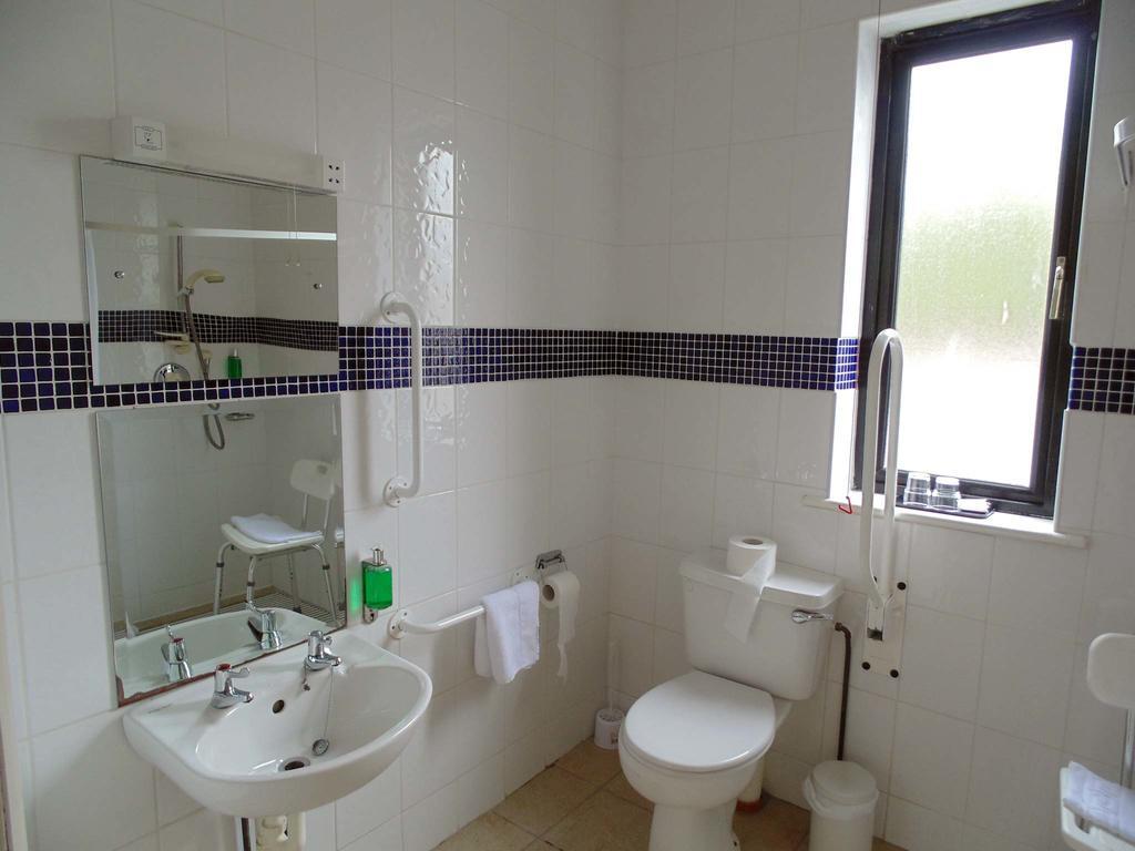 Ostan Oilean Acla Hotell Achill Sound Exteriör bild