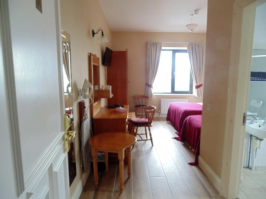 Ostan Oilean Acla Hotell Achill Sound Exteriör bild