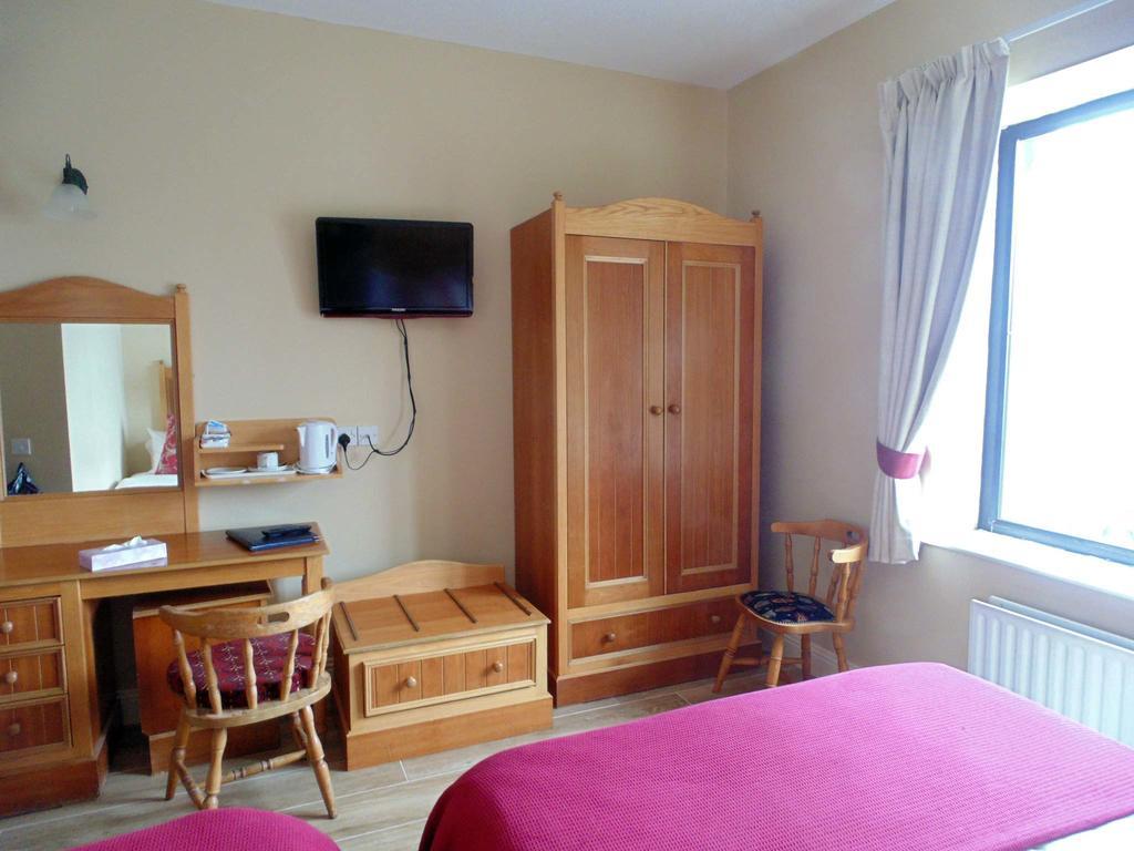 Ostan Oilean Acla Hotell Achill Sound Exteriör bild