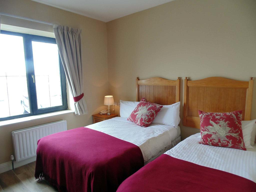 Ostan Oilean Acla Hotell Achill Sound Exteriör bild