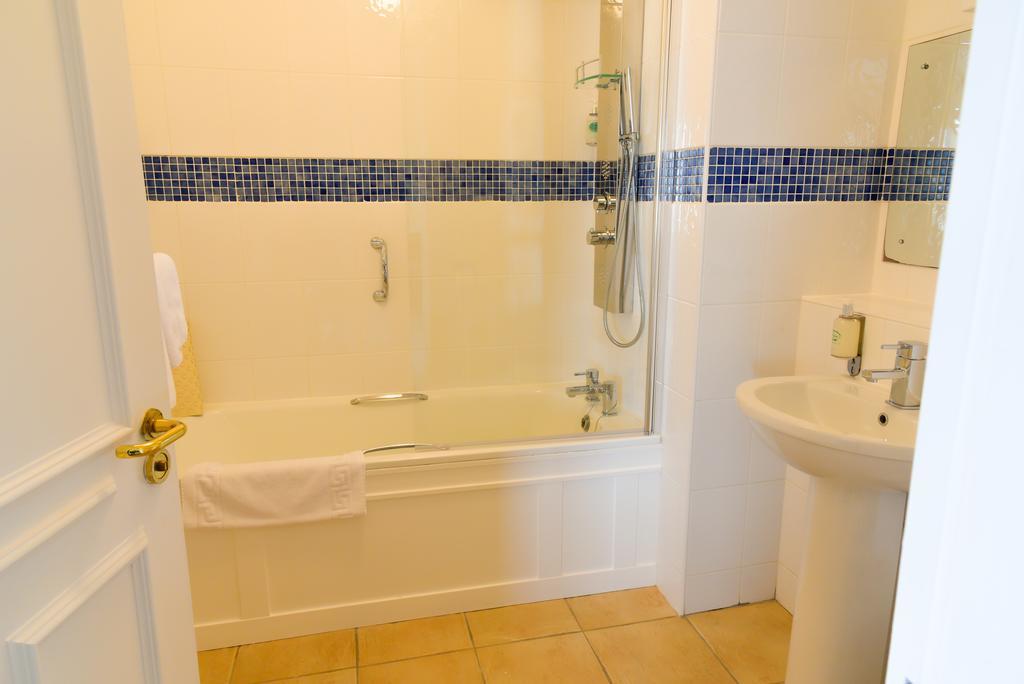 Ostan Oilean Acla Hotell Achill Sound Exteriör bild