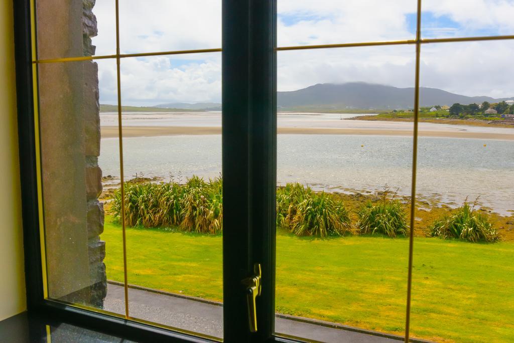 Ostan Oilean Acla Hotell Achill Sound Exteriör bild