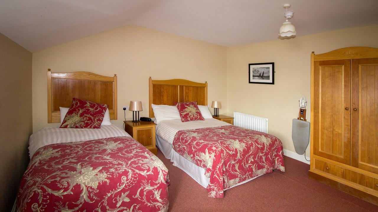 Ostan Oilean Acla Hotell Achill Sound Exteriör bild