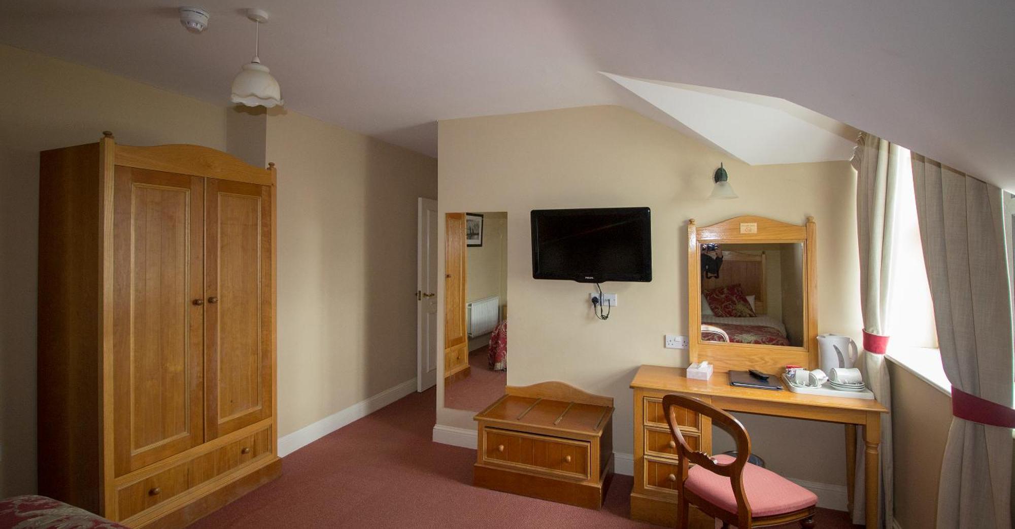 Ostan Oilean Acla Hotell Achill Sound Exteriör bild