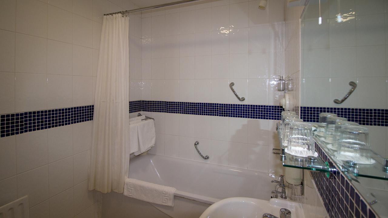 Ostan Oilean Acla Hotell Achill Sound Exteriör bild
